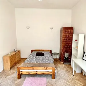 https://nice-bedroom-near-the-bus-and-train-station.krakowhotelspoland.com